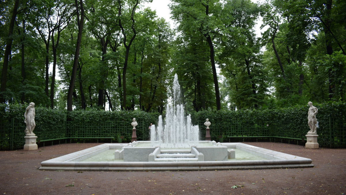 Фонтан «Пирамида».