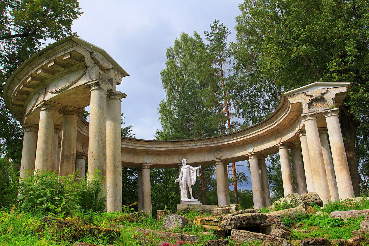 Колоннада Аполлона: фото.