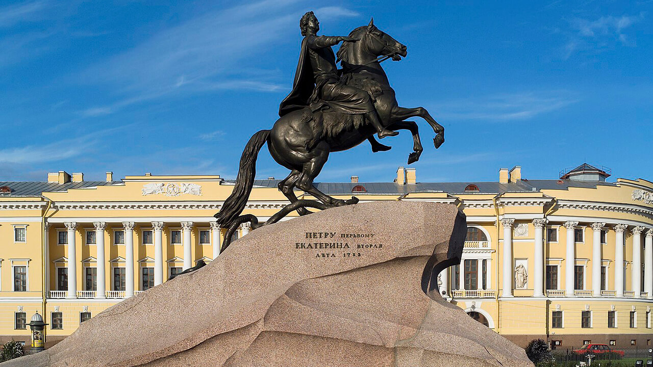 Памятник Медный Всадник на фото.